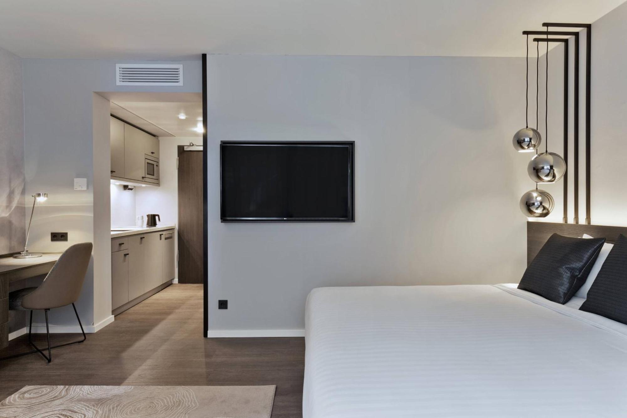 Hotel By Marriott Frankfurt Center 4*
