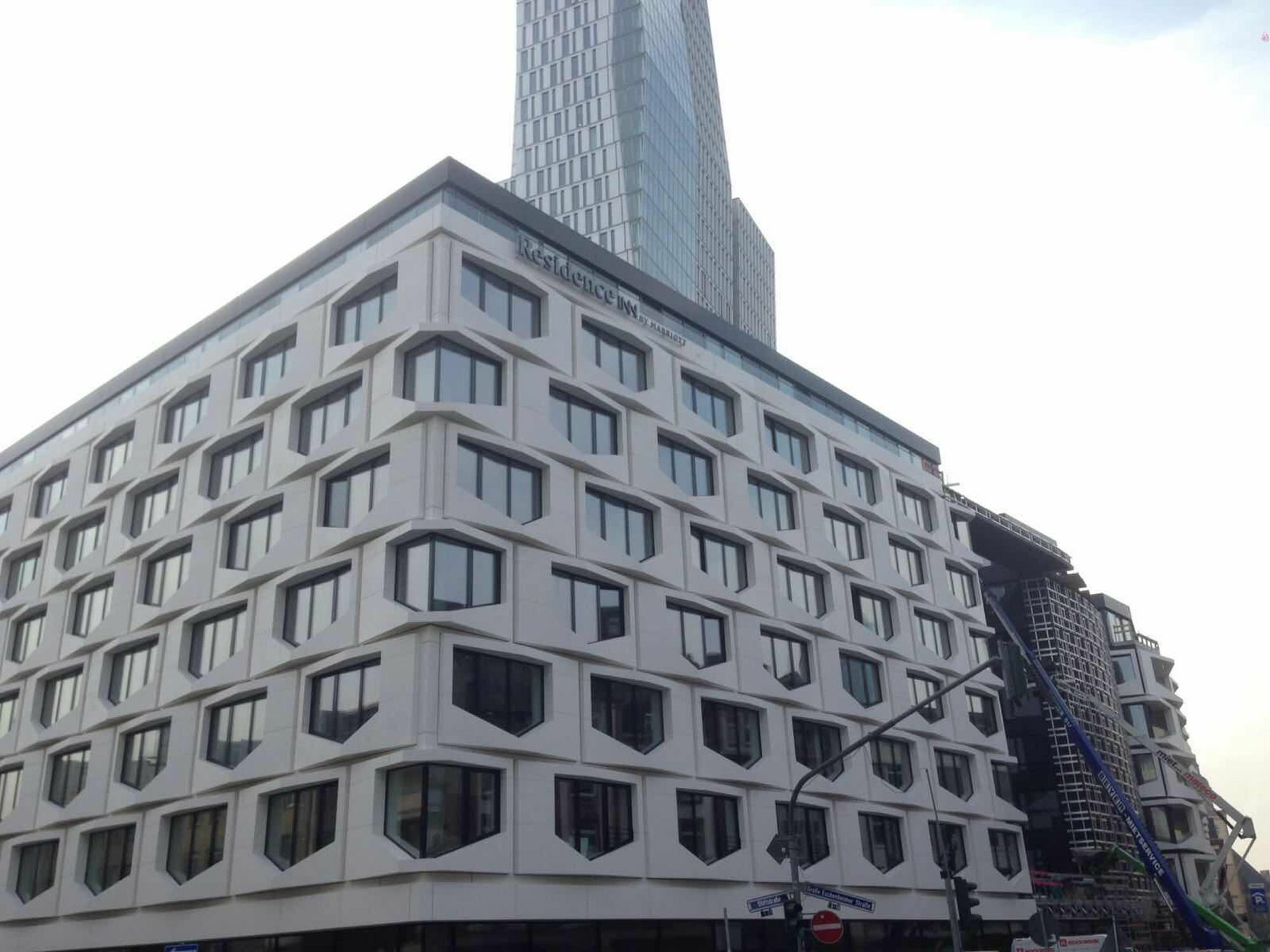 Hotel By Marriott Frankfurt Center 4*